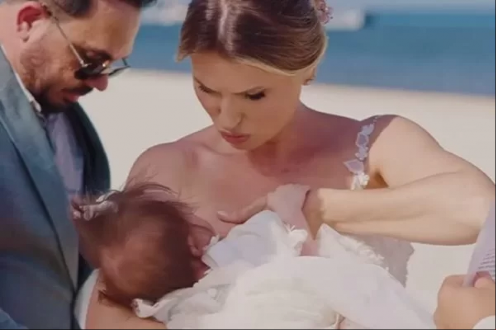 A influencer Karoline Kleine é mãe de três filhos, frutos do casamento com o ator Julio Rocha, conhecido por interpretar papéis em novelas da Globo como Duas Caras, Fina Estampa e Caras &Bocas A influencer Karoline Kleine é mãe de três filhos, frutos do casamento com o ator Julio Rocha, conhecido por interpretar papéis em novelas da Globo como Duas Caras, Fina Estampa e Caras &Bocas