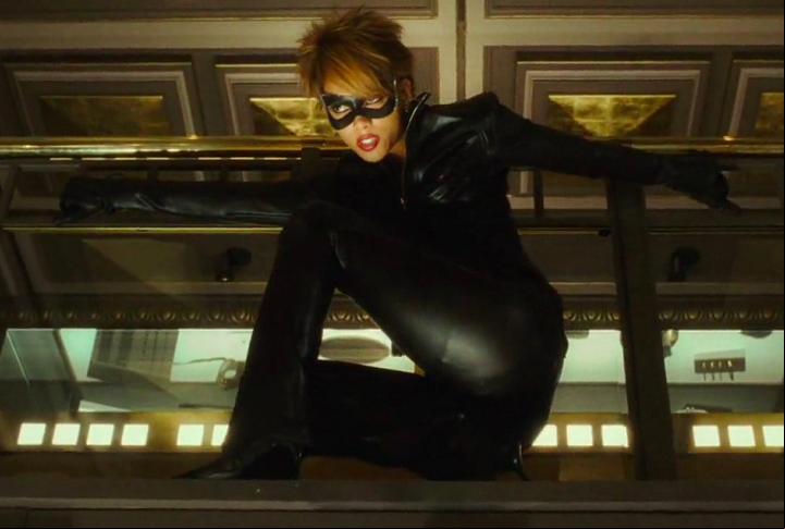 Três anos após levar o Oscar de Melhor Atriz por “A Última Ceia”, Halle Berry ganhou o Framboesa de Ouro de Pior Atriz por “Mulher-Gato”. E ela disparou: Quero agradecer à Warner Bros. pela chance de fazer esse filme terrível.