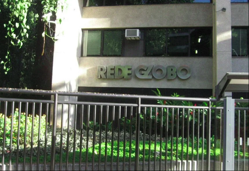 A repercussão ganhou ainda mais destaque à época porque ocorreu em meio a uma onda de demissões envolvendo jornalistas veteranos da emissora. A Globo, inclusive, vendeu – sem qualquer alarde – o edifício histórico que serviu como sede istrativa da emissora desde sua fundação, em 1965.