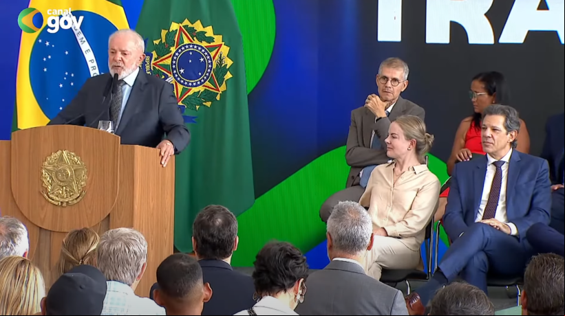 Presidente deu declaração em evento de da Medida Provisória que estabelece a linha de empréstimo consignado Crédito do Trabalhador, no Palácio do Planalto.
