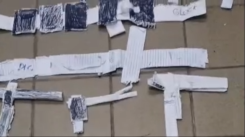 Estudantes de escola de Baturité fizeram armas de papelão com alusão a facções criminosas
