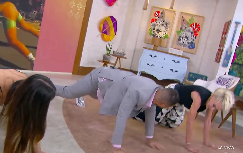 Essa não foi a primeira vez que Ana Maria dançou um hit e empolgou. Certa vez, a apresentadora divertiu os telespectadores ao aceitar o desafio do Gil do Vigor para fazer a coreografia do hit “Envolver”, de Anitta!