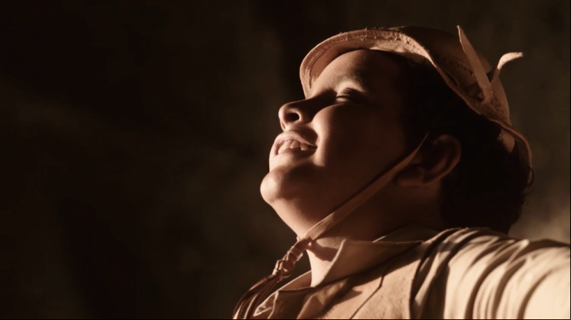 Três atores interpretam o cantor em diferentes fases da vida no filme