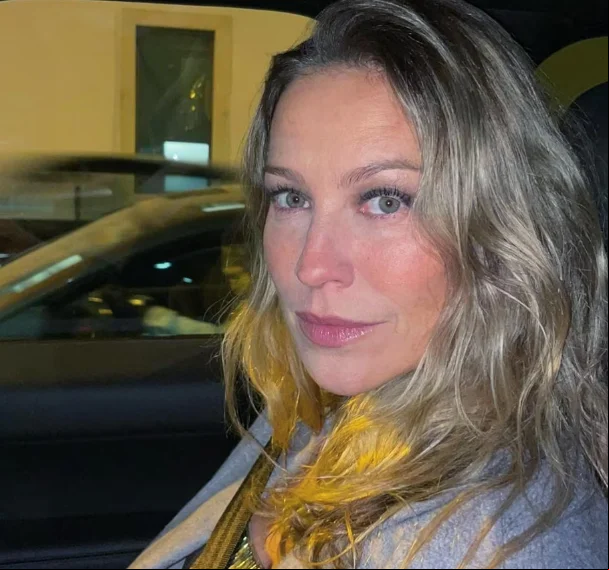 Para ela, casamentos esgotam a atração pela convivência sempre com a mesma pessoa.. Não penso em me casar novamente. Já realizei essa fantasia. Sou descrente dessa instituição falida, disparou.