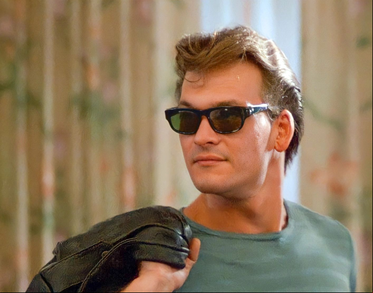 Durante meses, ele recorreu a tratamentos, mas houve metástase, atingindo também o fígado. Em 5 de janeiro de 2009, Swayze falou pela primeira na TV sobre a doença. Dez dias depois, foi internado.