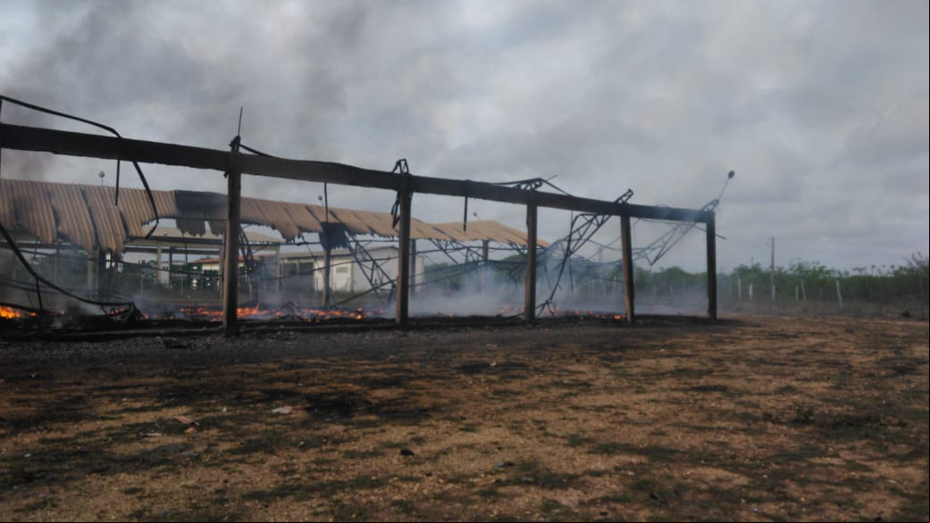 deposito incendiado 