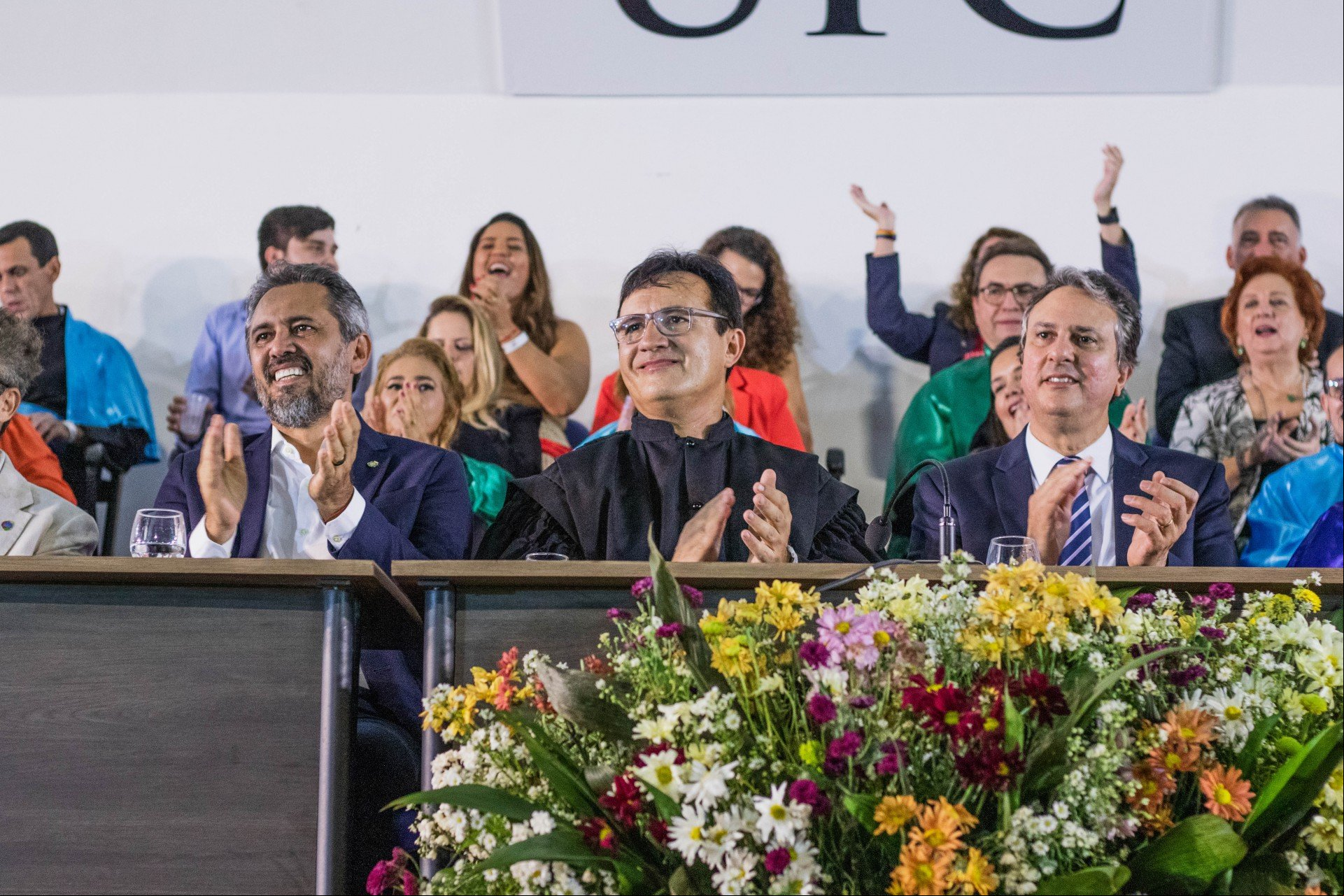 O ministro da Educação, Camilo Santana; e o governador do Estado, Elmano de Freitas, participaram da posse