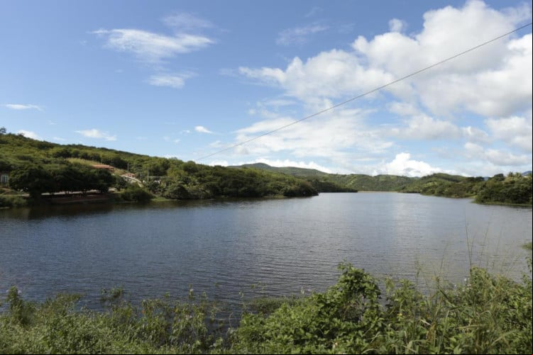AÇUDE Quandu, em
Itapipoca, ainda está sangrando