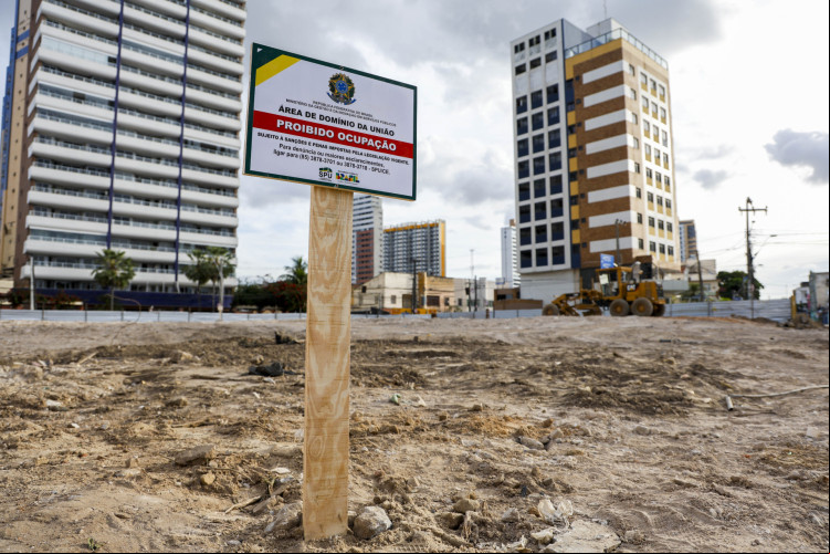 SPU colocou placa no terreno onde ficava o Edifício São Pedro