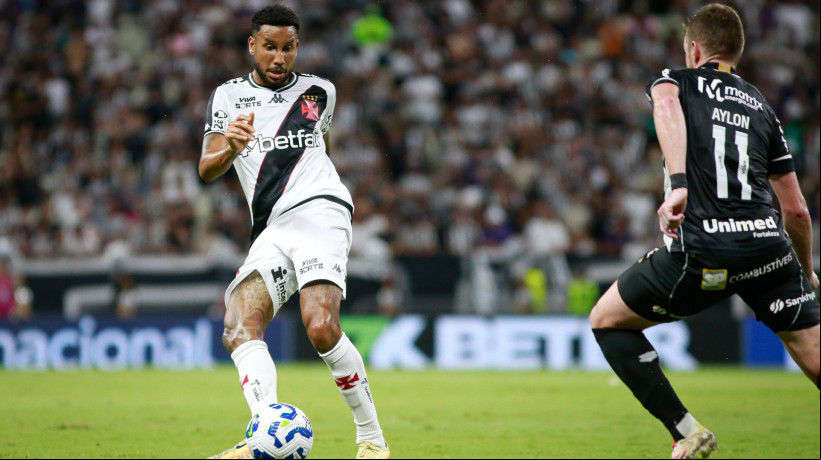 Volante Jair no jogo Ceará x Vasco, no Castelão, pelo Campeonato Brasileiro Série A 2025
